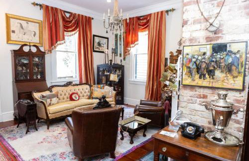 The Dollhouse - 3 Bed, 2 Bath, Walk to Downtown - Foto 4