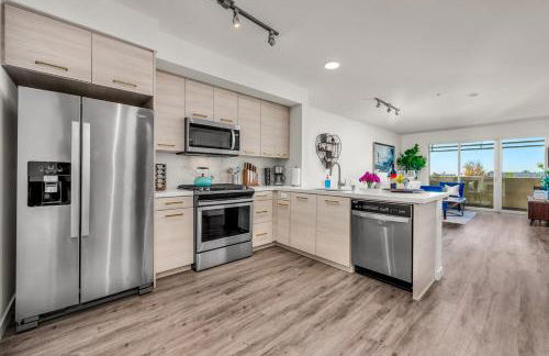 Luxury by the Beach with Pool, Gym, Game Room - Photo 41