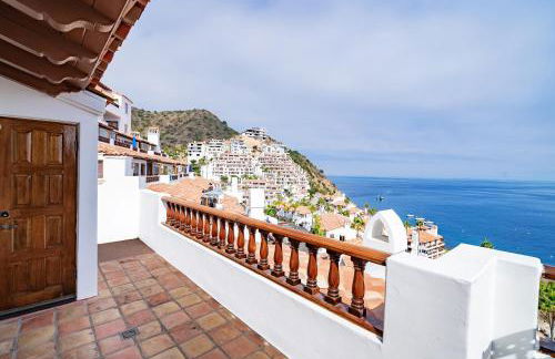 10-Star Property! Premium Ocean Views, Immaculate Corner Condo with Fireplace, New Golf Cart - Foto 21