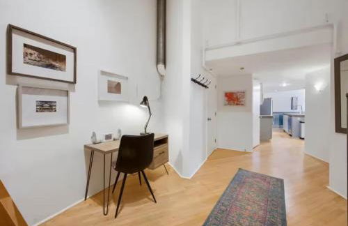 Loft Retreat - King Bed&Balcony - Pet-Friendly 30 - Foto 6