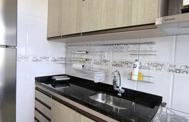 Apto Inteiro - Com roupa de cama e banho - Elevador - Garagem - Wi-fi - Vista Mar de todas as janelas e varanda - Foto 16