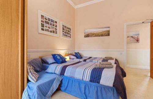 7 South Beach Court - Sea Front Apartment With Spectacular Sea Views - Photo 32