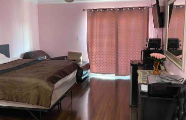 Pool Front Romantic Getaway withPrivate Entry - Foto 32