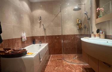 Appartement Nice CENTRE vue Mer avec piscine pour FAMILLE, couple d'amis pas de groupes de jeunes autorisés - Foto 26