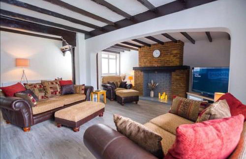 A Bright and Spacious Gem - Foto 1