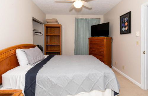 4 Bedroom Lakefront Home with Private Beach on Cedar Point Chaussee - Photo 13