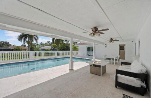 Luxurious Palm Beach Home - Photo 13