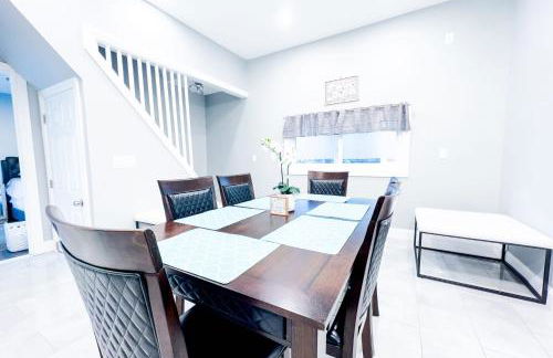 Perfect 6BR Stay Near Niagara Falls & Attractions - Foto 4