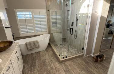 Riverside Views & Pool Retreat - Foto 42