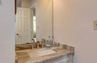 Lakefront Stillwaters Villa with Deck and Private Dock - Foto 27