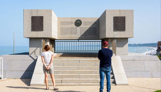 Mont-Saint-Michel & Omaha Beach Day Trip - Foto 5, Admire the memorial monuments on Omaha Beach