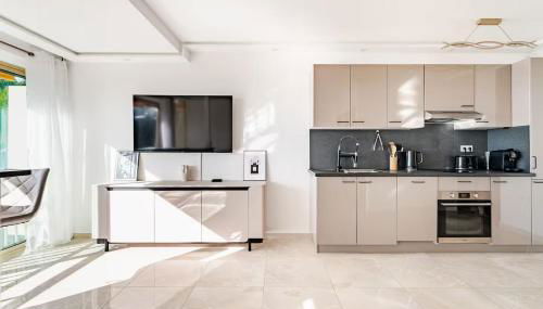 Luxury Apartment with Sea View and Private Beach Access - Foto 5