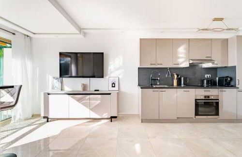 Luxury Apartment with Sea View and Private Beach Access - Photo 5