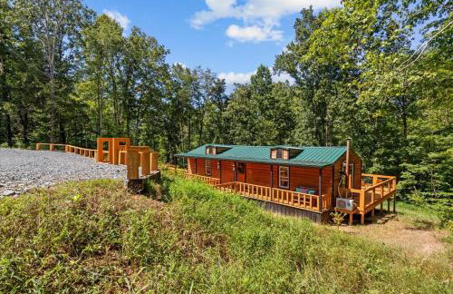 The Heartwood Hideaway-Charming Cabin Getaway-Trails, Creek, and Starry Nights - Foto 12