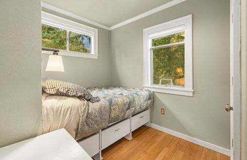 Riverfront Retreat Hot Tub Sauna Yard Gazebo and VIEWS - Foto 30