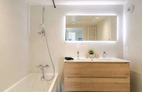 Newly Built Apartment with Pool, Walk to the Beach - Foto 13