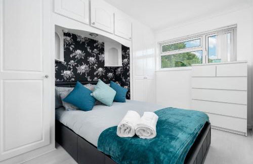 Modern 4 bedroom home ideal for Contractors, Groups and families ,FREE parking for multiple vehicle's - Foto 2