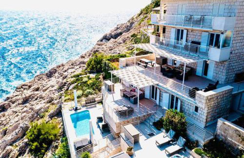 Blue Views Villa with Heated Pool and Jacuzzi - Photo 4