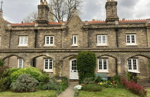 Beautiful 1840s Grade II Listed Almshouse - Foto 1