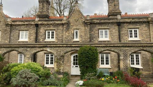 Beautiful 1840s Grade II Listed Almshouse - Foto 1