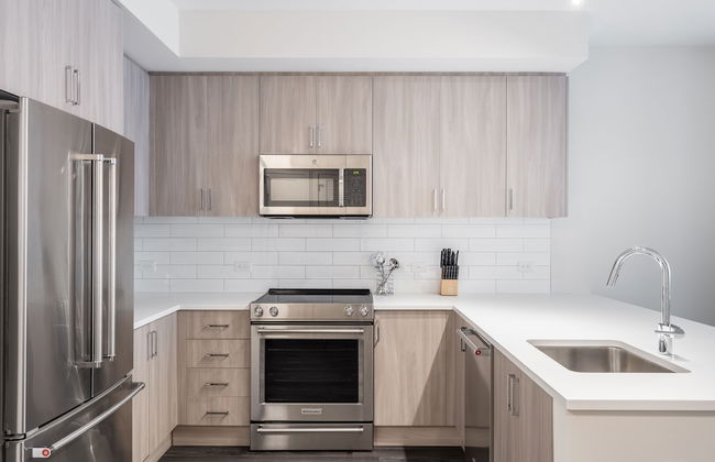 Global Luxury Suites at Bethesda Metro - Photo 13