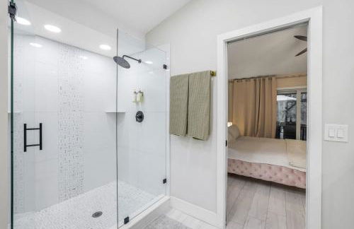 Lux Fam Private Resort Pool Spa, 2 Private Pickleball Courts, Basketball, Ping Pong Table, Mini Golf, Close To Beach & Dining Home Sleeps 8 - Photo 47