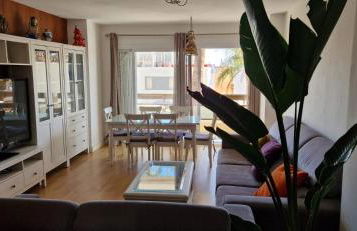 Apartamento en complejo residencial con piscina - Foto 9