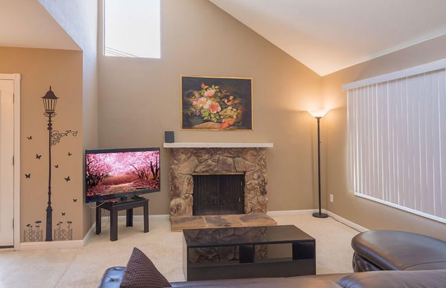 Sunny and Elegant Villa - Photo 16