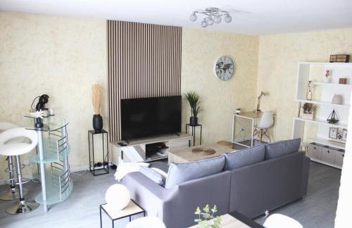 Cosy Appart - Proche Eurexpo - Balcon - Parking - Spacieux T2 - Foto 24