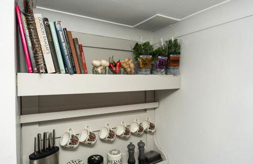 Central Stamford Apartment with private parking - Foto 33