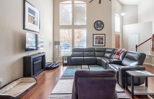 Bright and Spacious 3 Bedroom Townhome, Minutes from DFW Airport - Foto 1