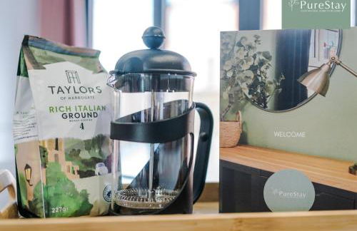 Spacious 5-bedroom Contractor House Sleeps 7 with Parking by PureStay - Foto 23