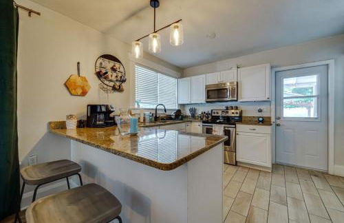 Cozy bungalow with Luxe Yard, Firepit, Pergola Area - Foto 17