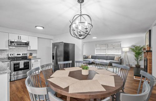 Stylish and Accessible Six Bedroom Home in Wexford/Pittsburg With Kids Amenities - Foto 8