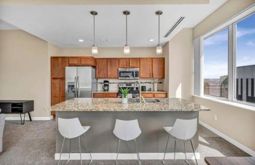 21st Floor Penthouse | Amazing Views of Downtown! - Photo 20