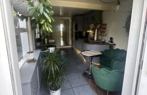 House - Sleeps 4 - Garden - Pets Ok - Parking - Photo 11