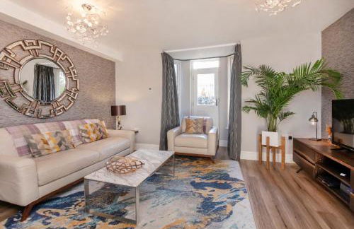 8 Blue Bridge- Elegant and Luxurious 1 Bedroom Apt- Free Parking - Photo 3