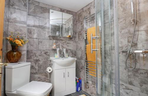 Coach House - Photo 21