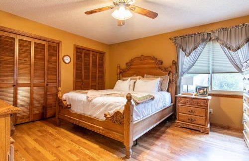 Sleeps 12! Main Level Primary Suite-Beautiful Backyard Oasis - Photo 13