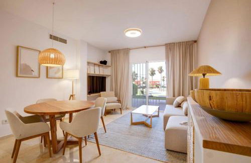 No10 - Beachfront Estepona close to port, 2 bedroom, 2 bathroom, sleeps 5 - Photo 2