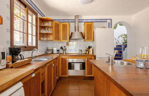 Preciosa villa con vistas al mar y al atardecer y piscina privada - Foto 30