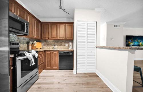 Serene Poolside Getaway Lake Access Parking - Foto 45