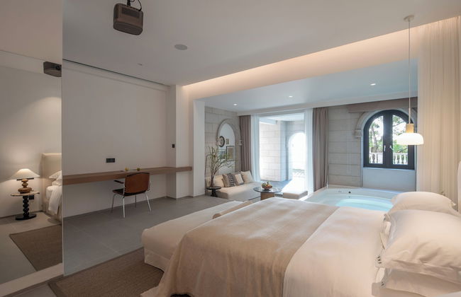 Miyue Roman Holiday Bubble Pool hotel - Photo 13