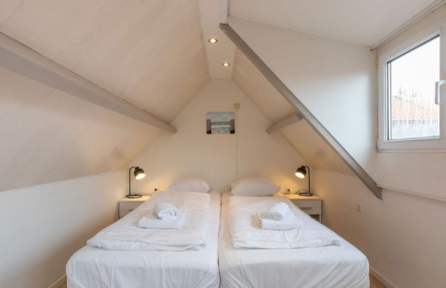 Charming Beach Getaway - Photo 4