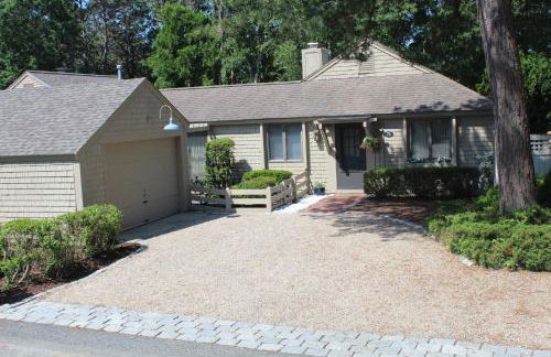 Exceptional New Seabury Mews Property - Photo 2