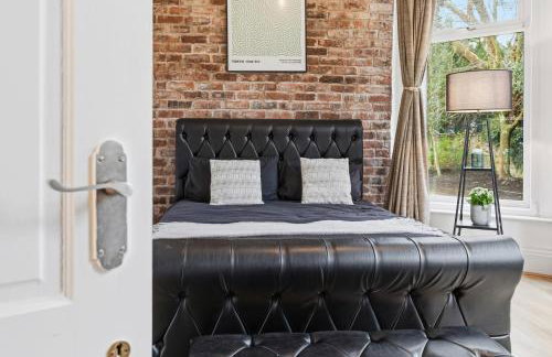 NEW Apartment with Pool Table and Parking Sleeps 7 - Foto 24