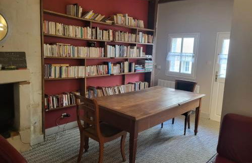 La Maison du Donjon - Gites de 8 personnes, parking privé avec jardin terrasse - Foto 56