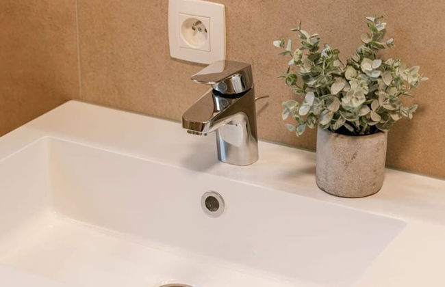 Spacious Getaway Close to the Beach and Airport - Foto 11