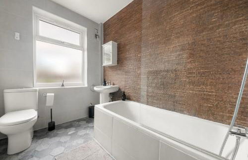 Acton 4BR House I Contractors I Families I Parking - Foto 23