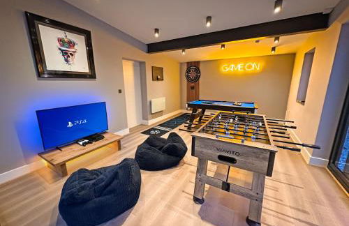 Arden House - Luxury Home with Hot Tub - Games Room - Fire Pit - Photo 4